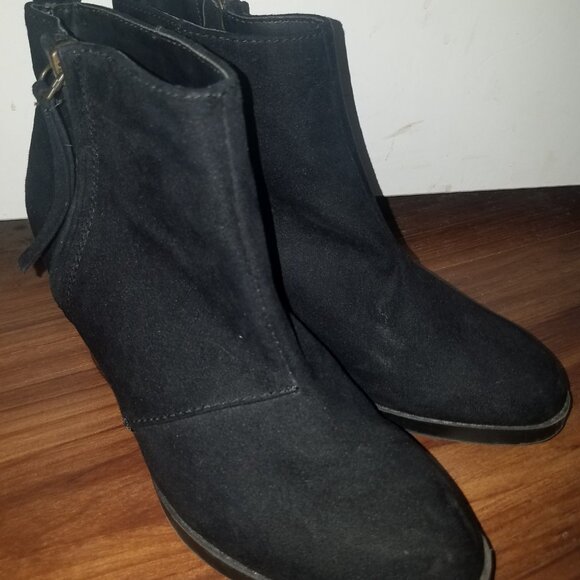 Old Navy Faux Suede Side Zip Heeled Black Ankle Boots Women's Size 7 - Picture 2 of 6